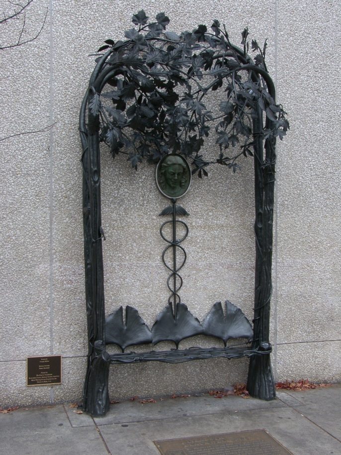 Elizabeth Blackwell monument, Asheville NC, USA.jpg